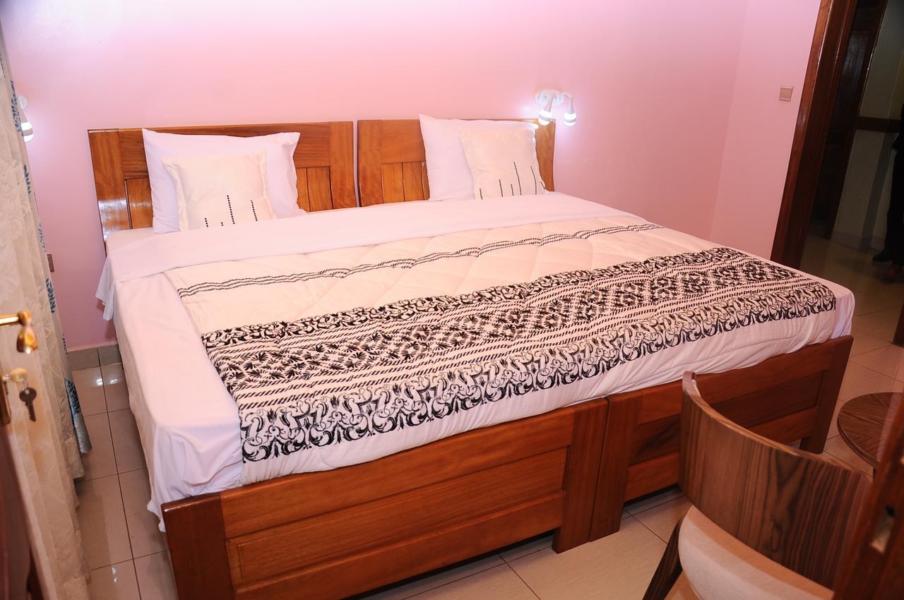Modern Villa Hotel Кигали Екстериор снимка
