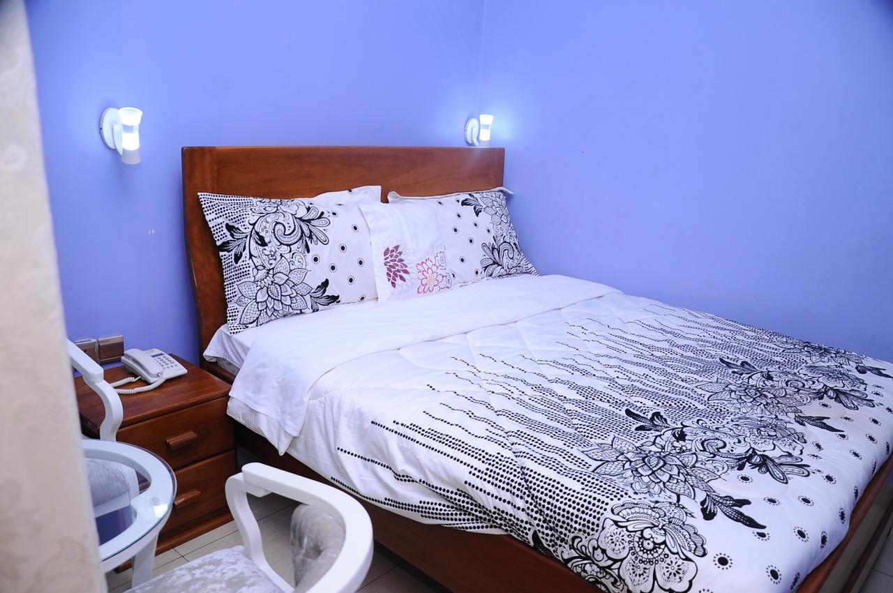 Modern Villa Hotel Кигали Екстериор снимка
